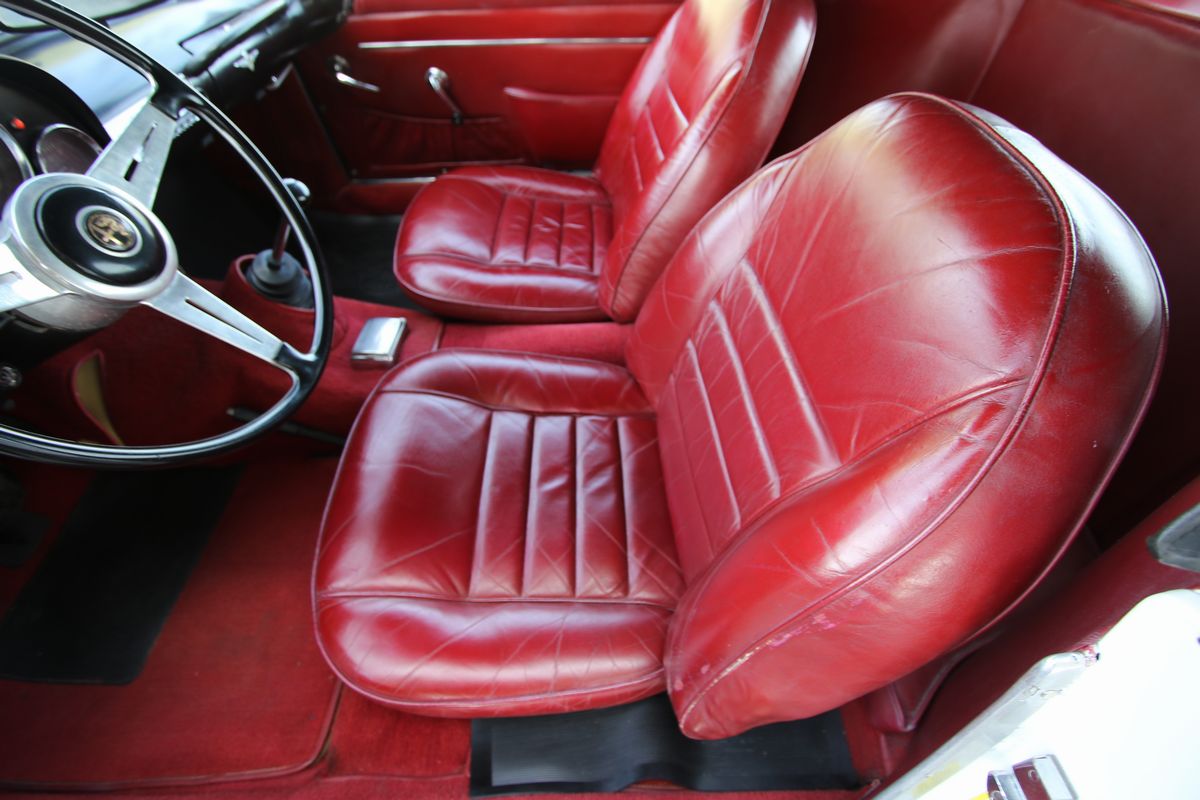 Alfa Romeo - 2000 Spider (touring)
