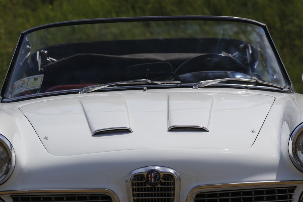 Alfa Romeo - 2000 Spider (touring)