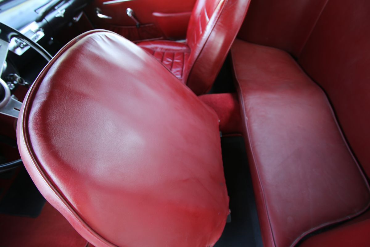 Alfa Romeo - 2000 Spider (touring)