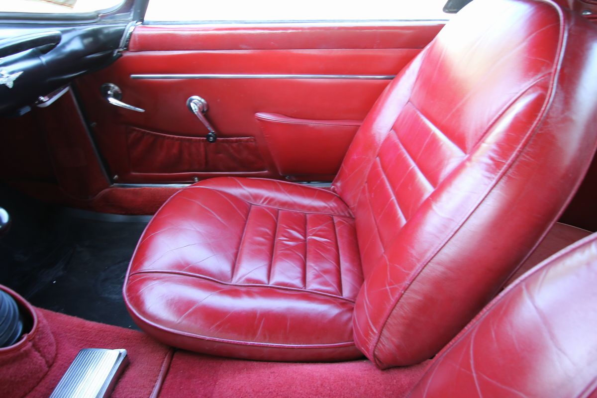 Alfa Romeo - 2000 Spider (touring)