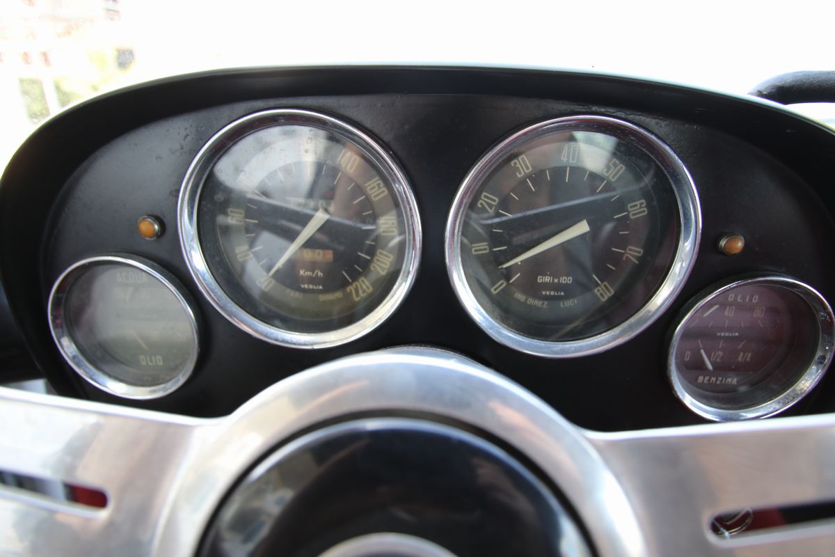 Alfa Romeo - 2000 Spider (touring)