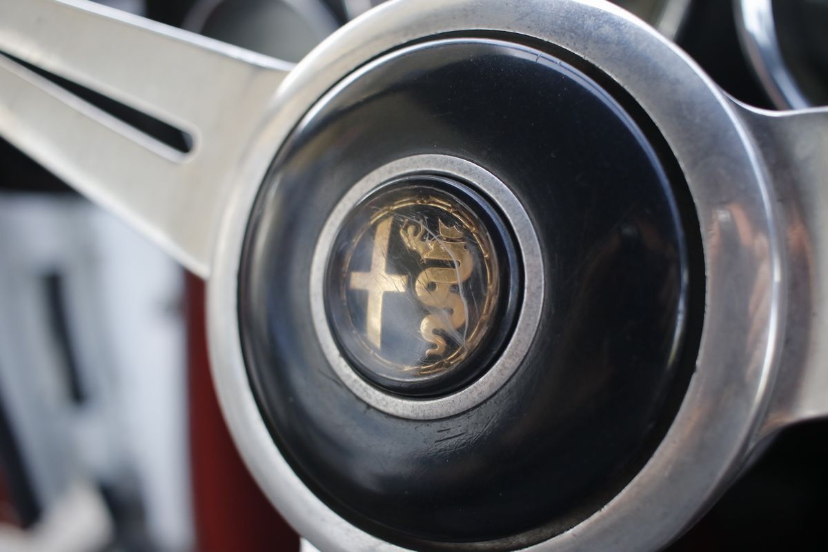 Alfa Romeo - 2000 Spider (touring)