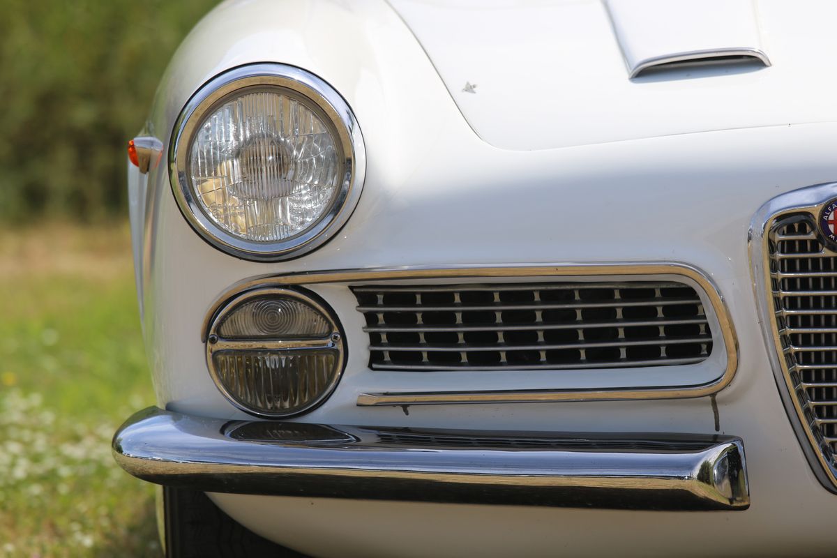 Alfa Romeo - 2000 Spider (touring)