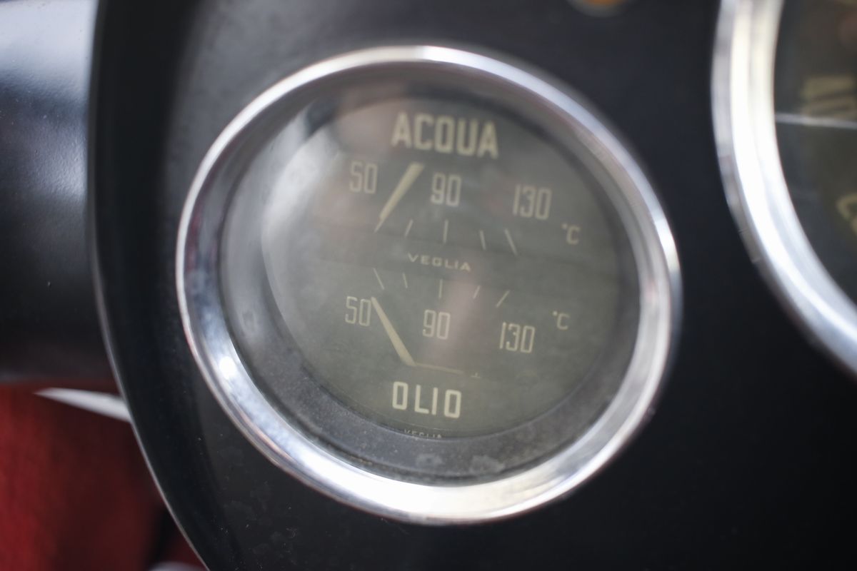Alfa Romeo - 2000 Spider (touring)