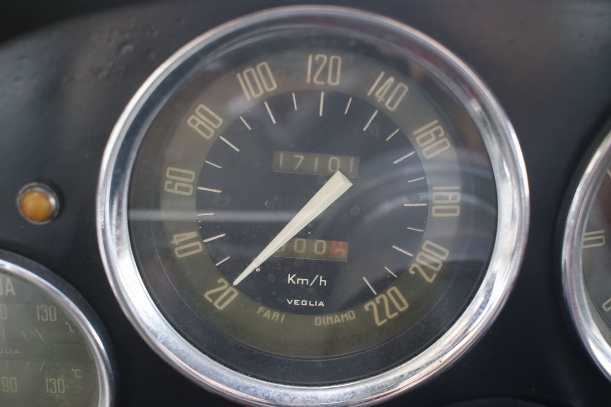 Alfa Romeo - 2000 Spider (touring)