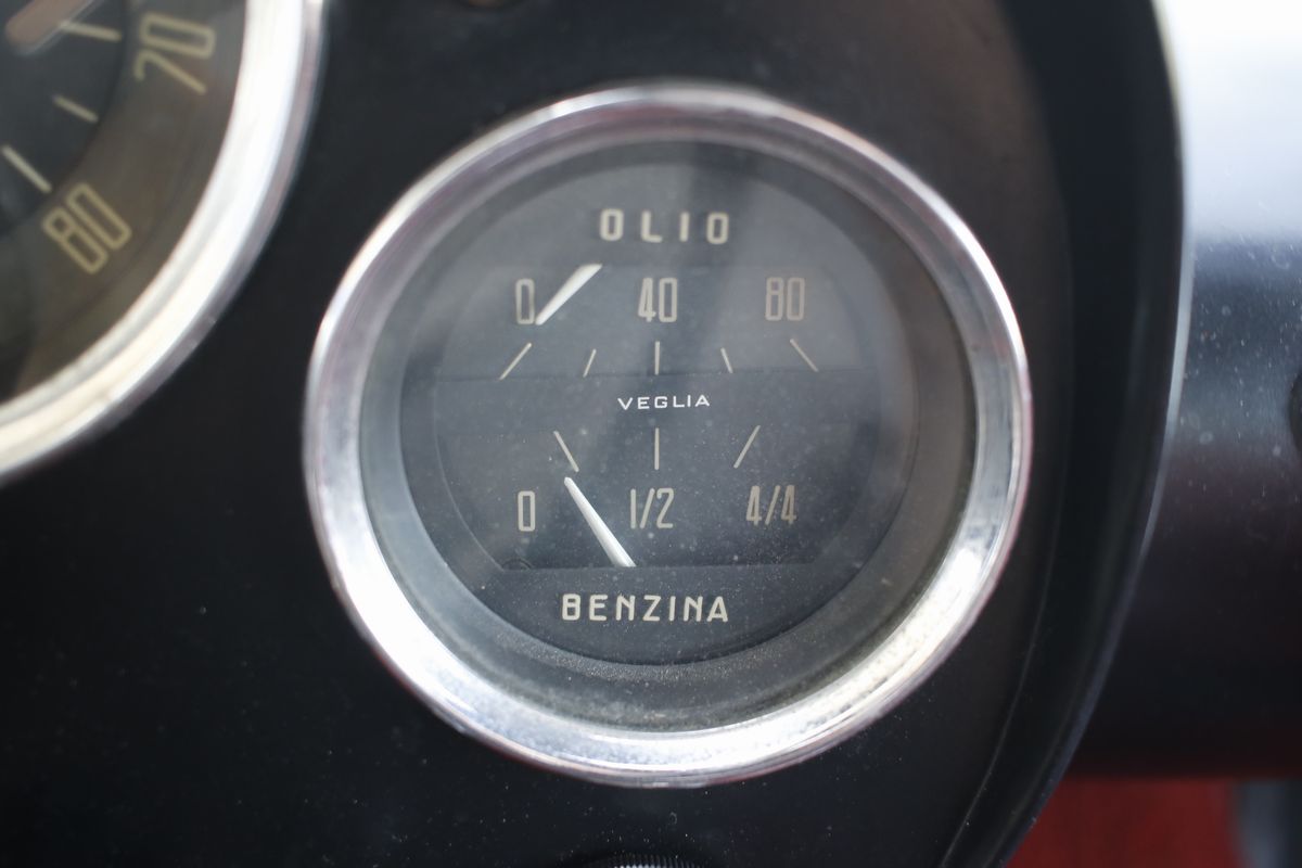 Alfa Romeo - 2000 Spider (touring)