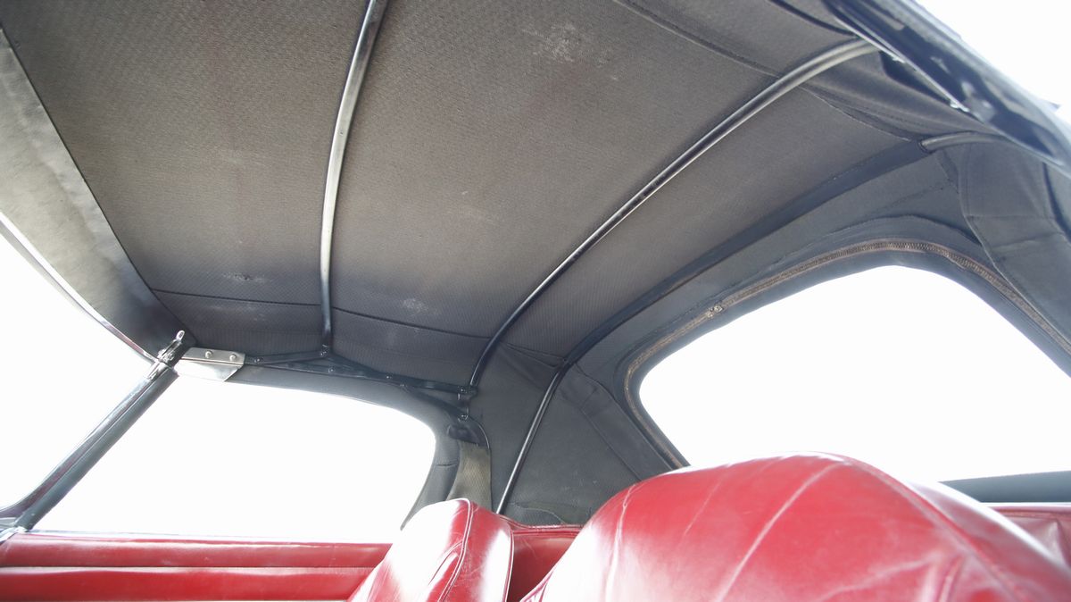 Alfa Romeo - 2000 Spider (touring)