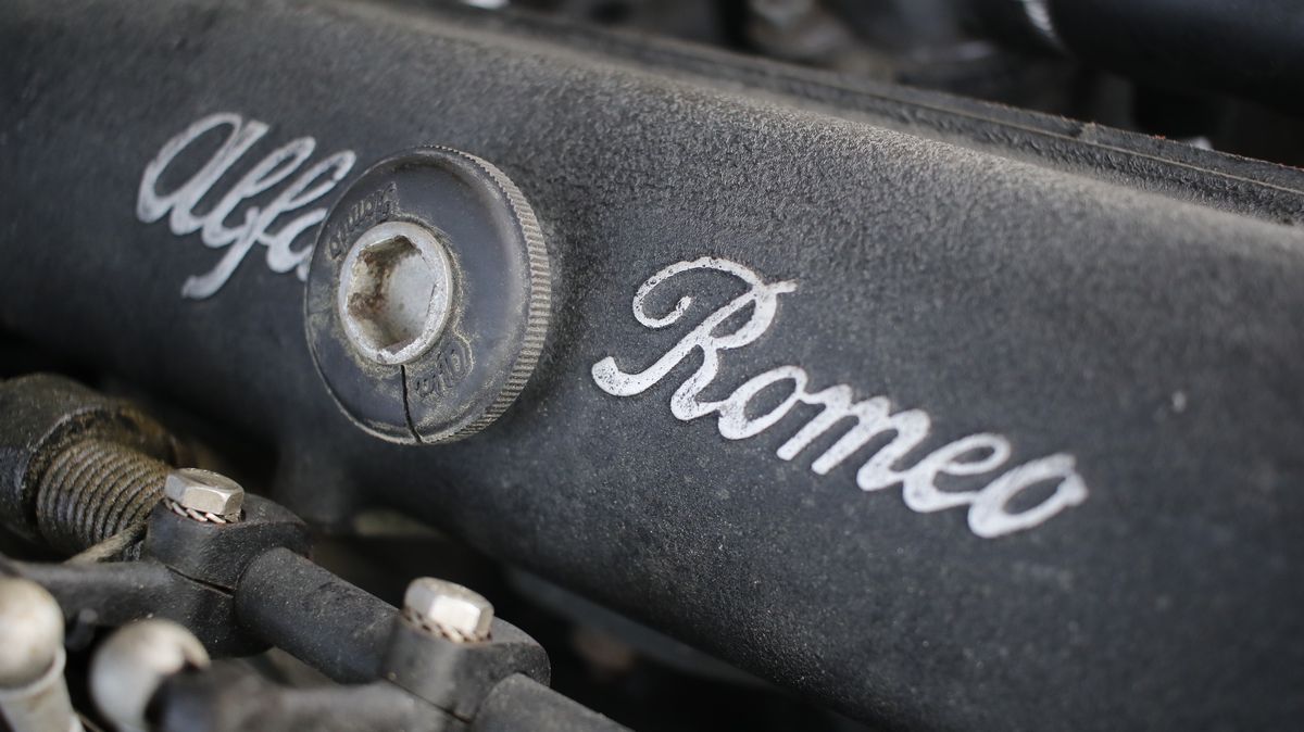 Alfa Romeo - 2000 Spider (touring)