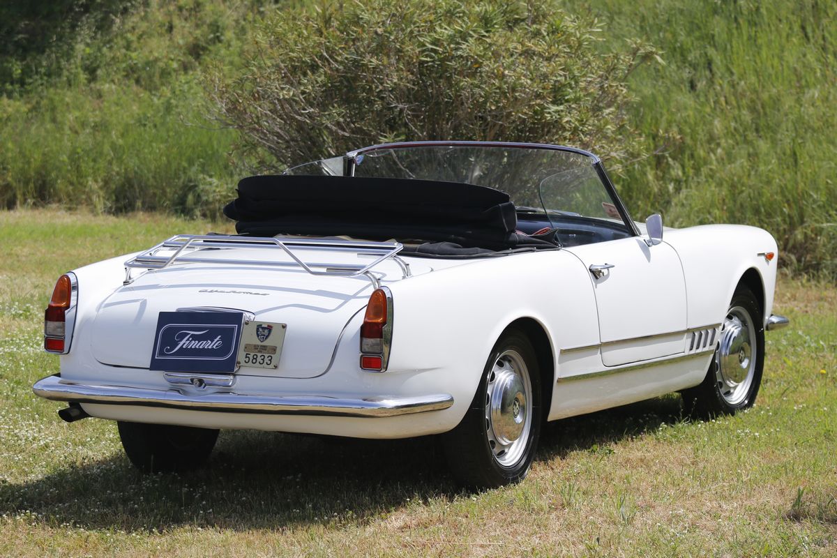Alfa Romeo - 2000 Spider (touring)