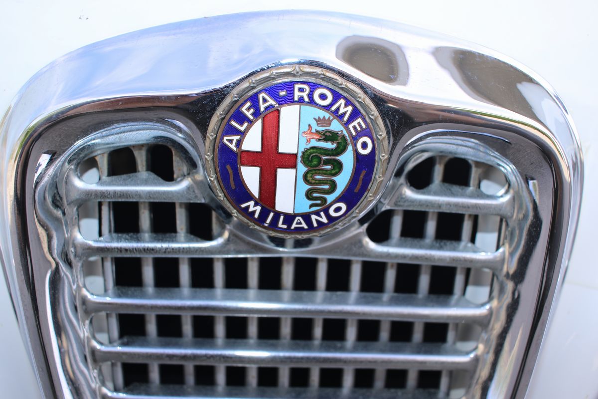 Alfa Romeo - 2000 Spider (touring)