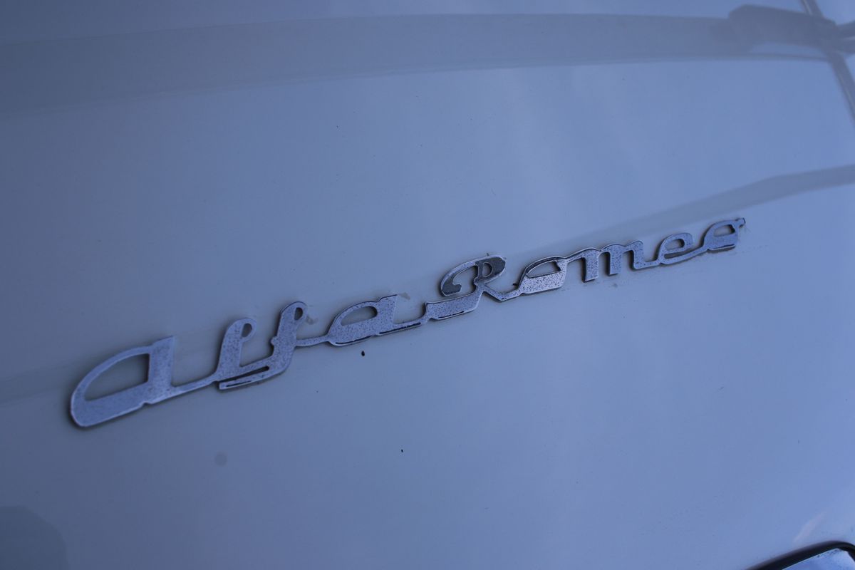 Alfa Romeo - 2000 Spider (touring)