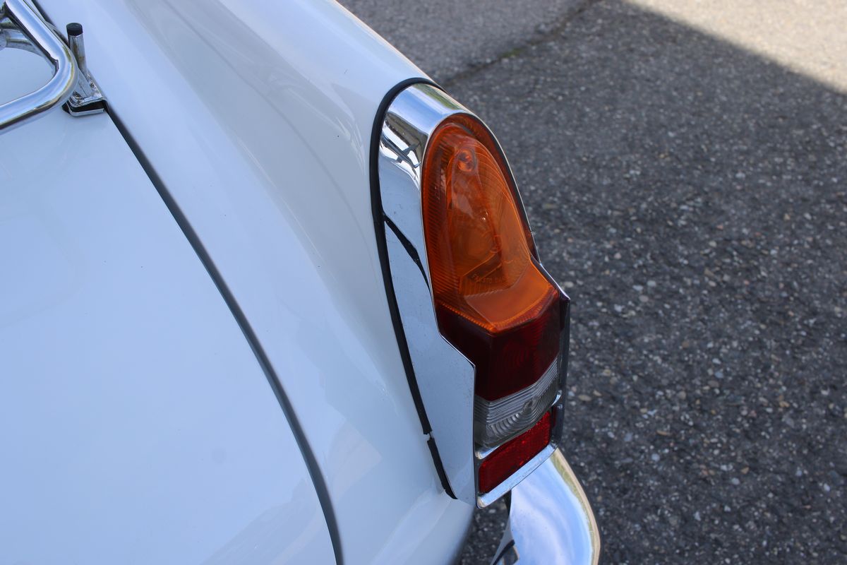 Alfa Romeo - 2000 Spider (touring)