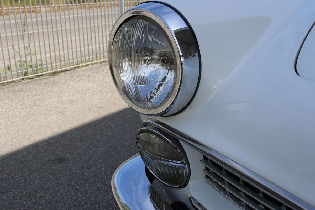 Alfa Romeo - 2000 Spider (touring)
