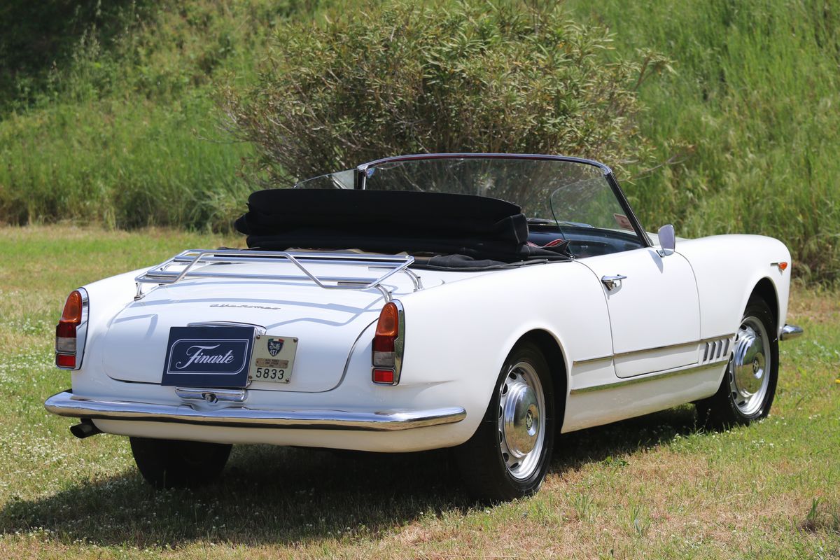 Alfa Romeo - 2000 Spider (touring)