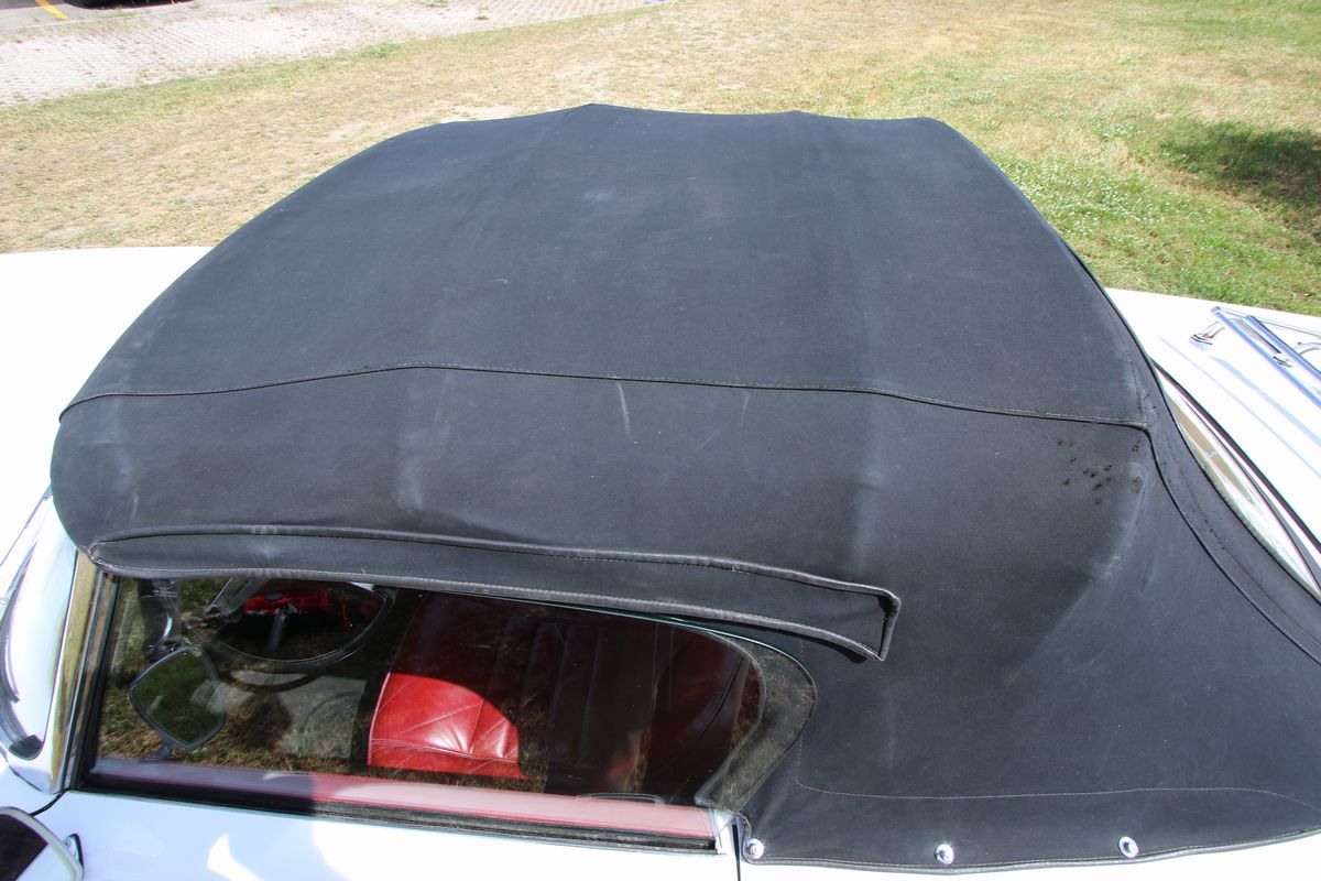 Alfa Romeo - 2000 Spider (touring)