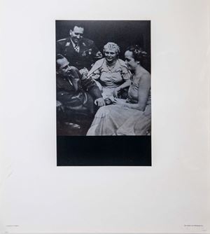 Titolo Manipolazione di cultura. Inquadrano borghesi