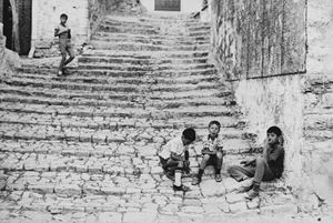 Motta di Montecorvino, emigrants children