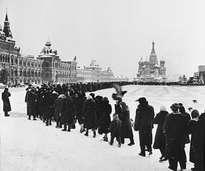 Folla in visita al mausoleo di Lenin, Mosca, fine anni 1950