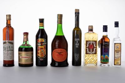 Selezione di Liquori e Distillati Internazionali - 8 Bottiglie