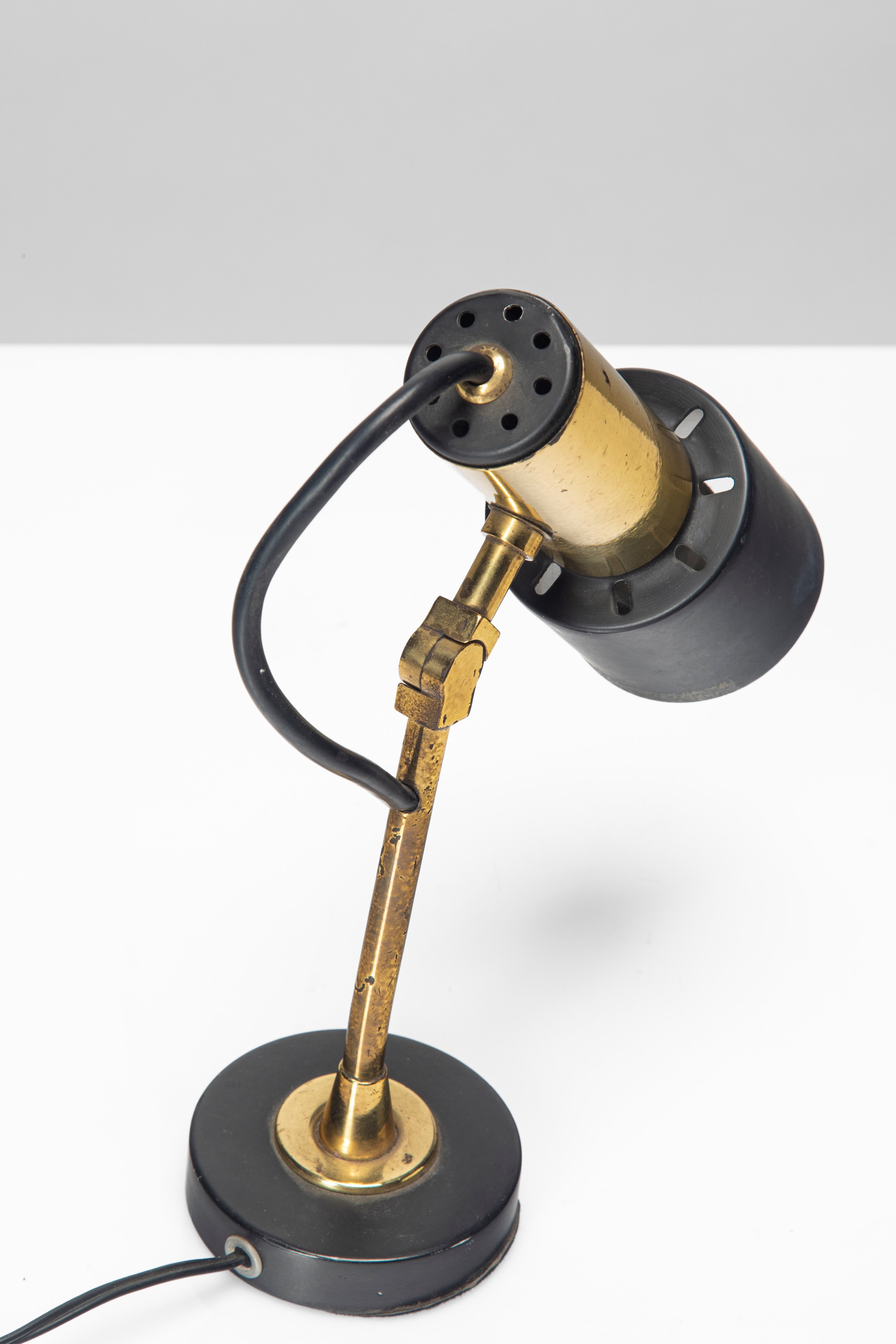 Stilnovo - Lampada da tavolo in ottone e alluminio verniciato
