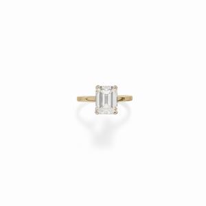 A 18K white gold and solitaire diamond ring, with certificate