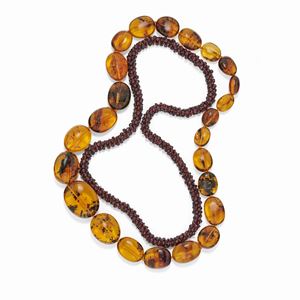Due collane con ambra e granati