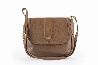 Borsa in pelle di cinghiale con tracolla e dettagli in metallo dorato
