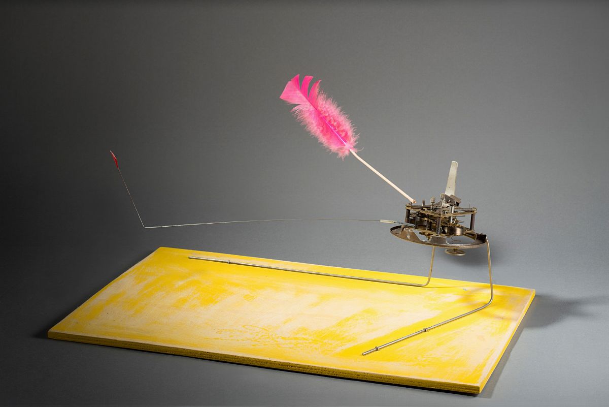 Bruno Munari - Senza titolo, 1951 - Legno, meccanismo a molla, plastica, carta e piuma