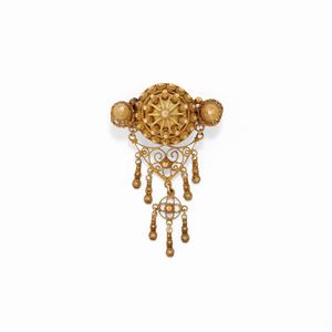 A 18K yellow gold pendant-broche 