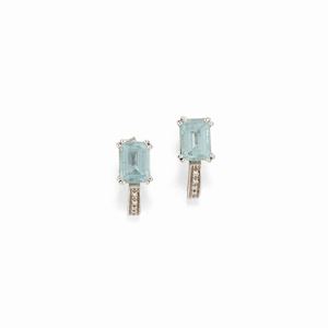  - A 18K white gold, aquamarine and diamonds earrings 