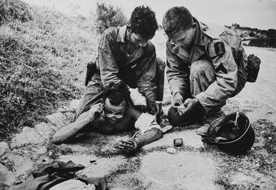 Senza titolo (Sicilia, ferito americano), Stampa ai sali d'argento, 1943