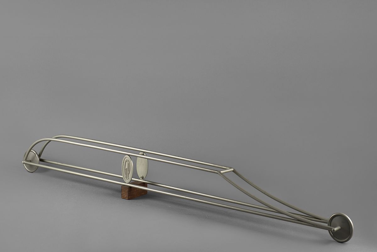 Gianni Piacentino - Frame-vehicle prototype, 1972, tecnica mista (acciaio, ottone, gomma, mogano)