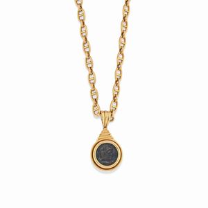 A 18K yellow gold necklace