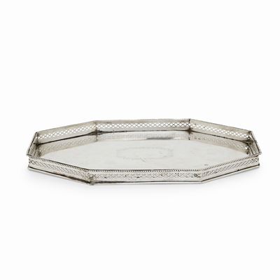 Vassoio ottagonale in silverplated con bordo traforato