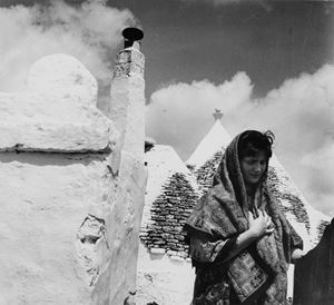 Ragazza della zona dei trulli a Martina