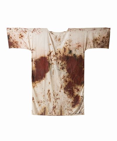 Relitto, olio e sangue su camicia di tela