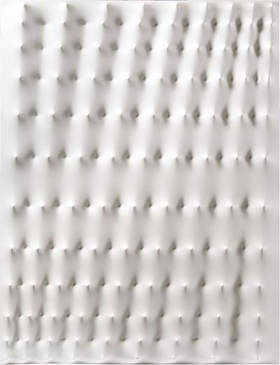 Superficie bianca, acrilico su tela estroflessa, 1975