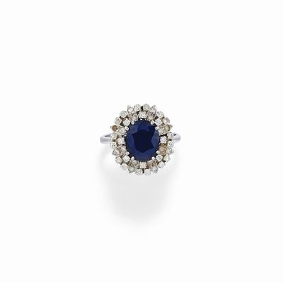 Anello con Zaffiro e Diamanti