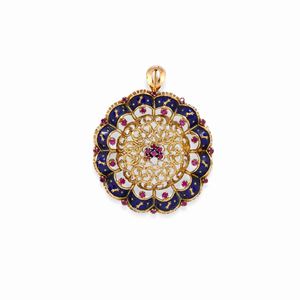 - A 18K yellow gold and ruby pendant-brooch