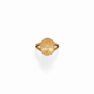 A 18K yellow gold and quartz ring