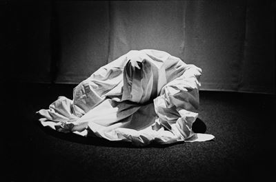 Jorge Eielson, Performance – Stampa vintage alla gelatina ai sali d'argento 1974