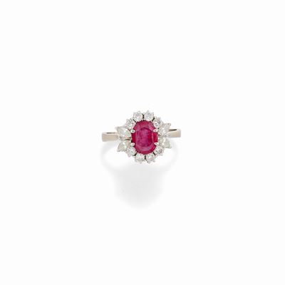 Anello con Rubino e Diamanti