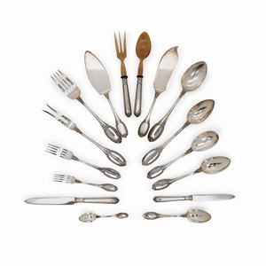 A lot of 16 silverware