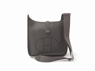 Borsa Evelyn Poche GM, pelle taurillon clemence color grafite, 2011