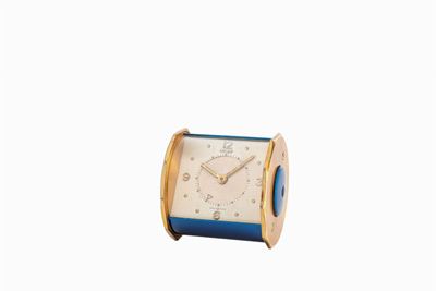Orologio da tavolo con svegliarino, anni '50, cassa cilindrica in ottone dorato e acrilico blu