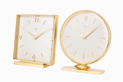 Lotto di due orologi da tavolo degli anni '60 in ottone dorato