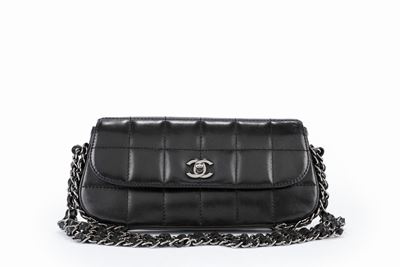 Borsa Choco Bar, pelle nera con tracolla a catena triplice