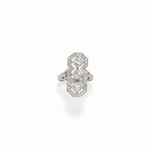  - A 18K white gold and diamond ring