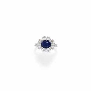 Anello con diamanti e zaffiro