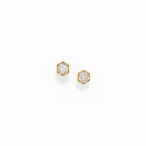 A 18K yellow gold and diamond earrings